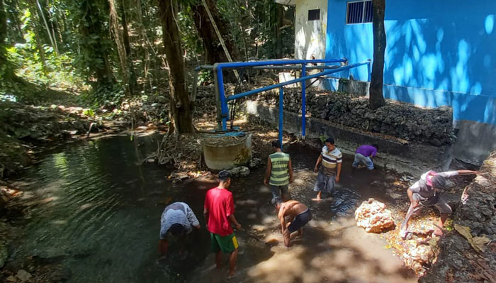 Pemuda Kelurahan Mokdale Gotong Royong Bersihkan Sampah di Oemau