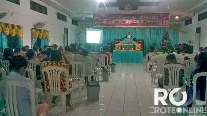 Umat Kristiani di Lobalain Tutup Tahun 2016 dengan Ibadah