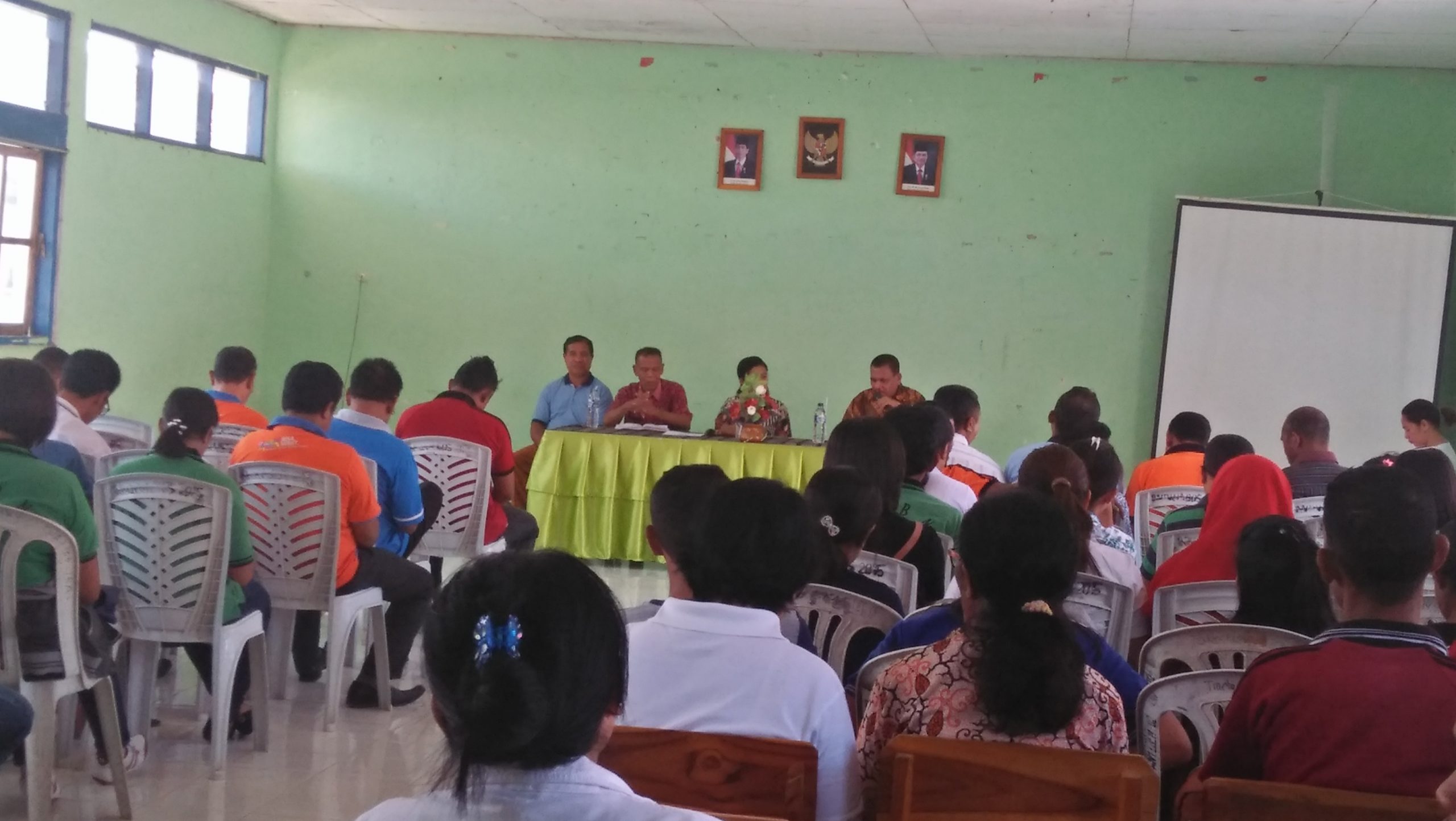Anggota Komisi V DPRD NTT Bertemu Guru SMA/SMK