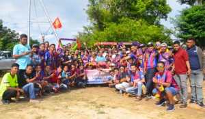 Sambangi Masyarakat di Oelolot, IndoBarca Rote Ndao Bagi Sembako