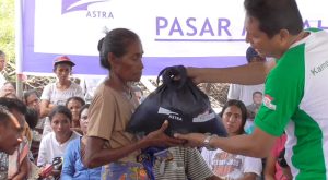 Jelang Natal, Astra International Gelar Pasar Murah Bagi 500 Warga di Rote Barat Laut