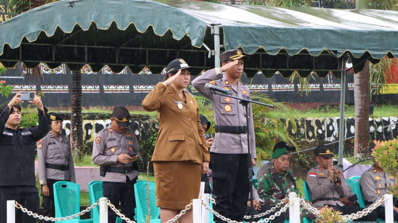 Diguyur Hujan, Apel Operasi Ketupat 2025 di Rote Ndao Tetap Khidmat