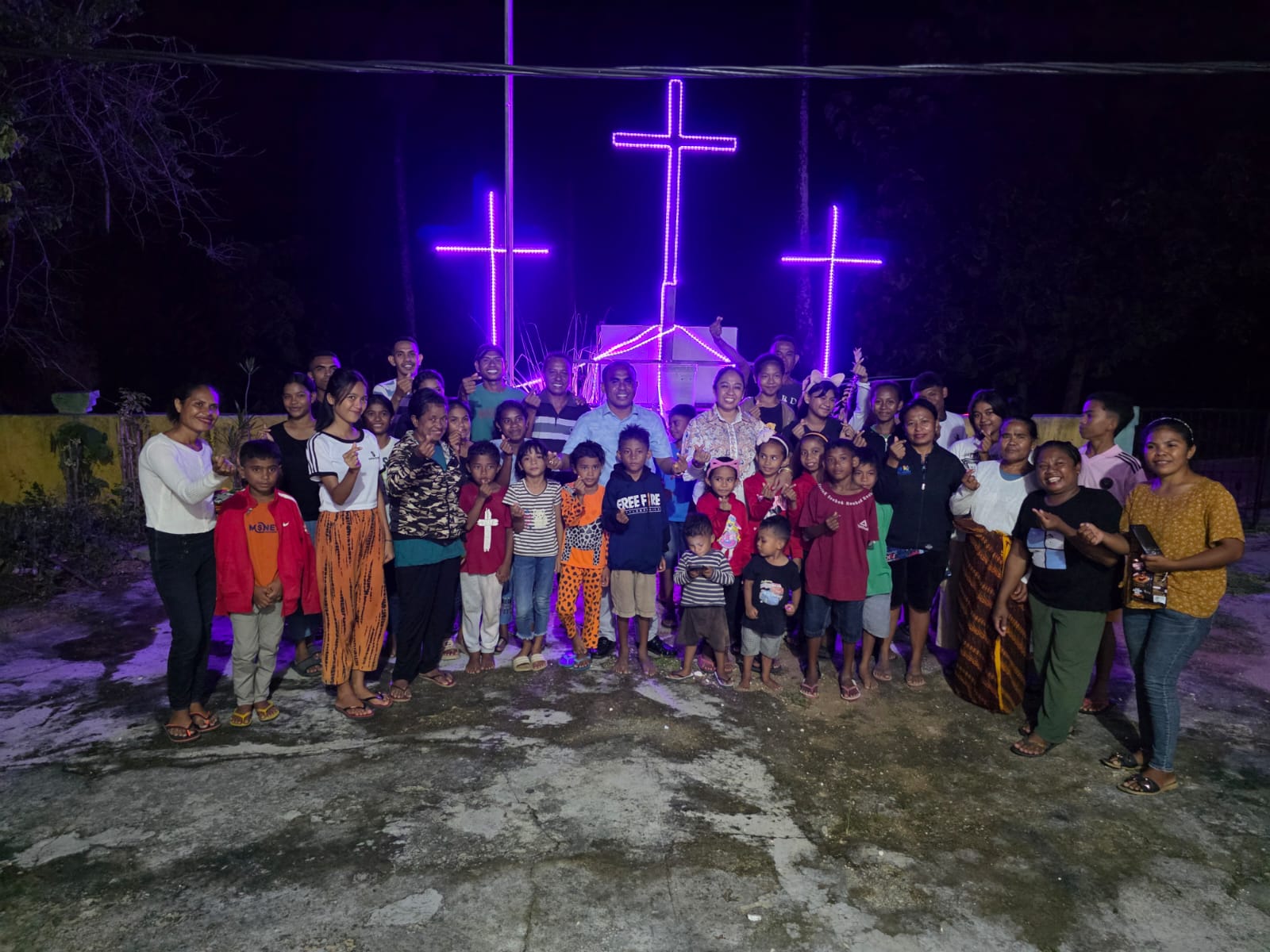 Sukacita di Oemaulain, Kunjungan Wabup di Malam Paskah Jadi Momen Berkesan