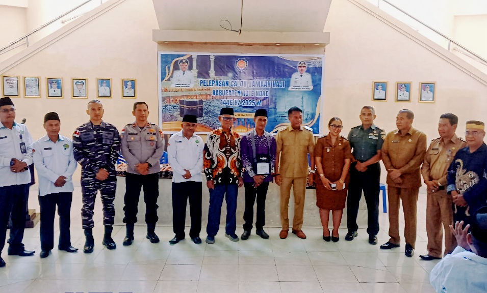 Siap Tunaikan Ibadah, JCH Tunggal Rote Ndao Hamzah Dilepas Bupati Paulus