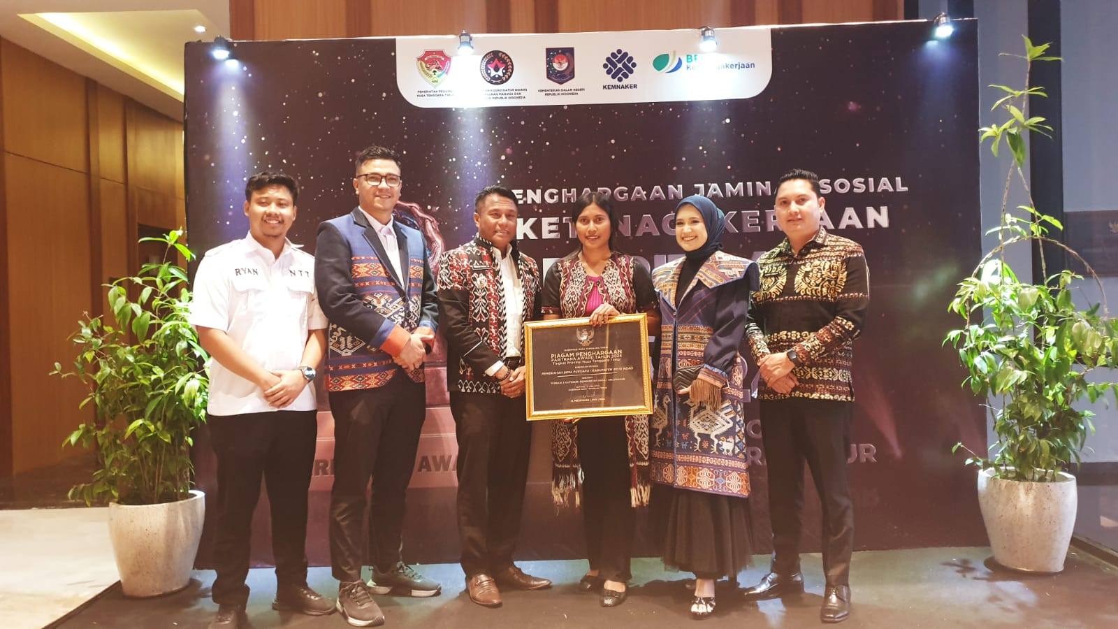 Raih Paritrana Award, Desa Pukuafu Catat Prestasi di Tengah Peluncuran Program Perlindungan 100.000 Pekerja Rentan
