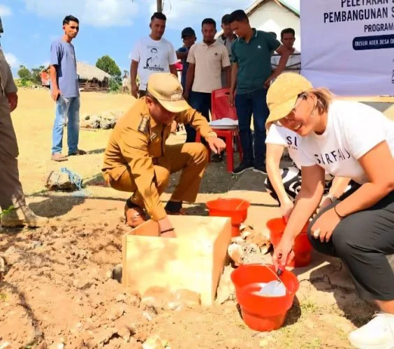 Bupati Rote Ndao Letakkan Batu Pertama Pembangunan Sarana Air Bersih di Desa Oelolot