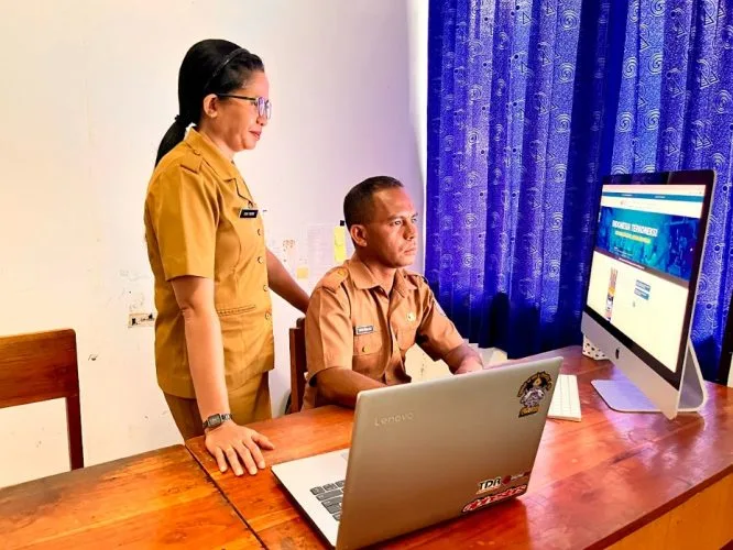 Dukung Informasi Desa, Diskominfostatper Rote Ndao Aktifkan Website untuk KIM Desa Daudolu dan Helebeik