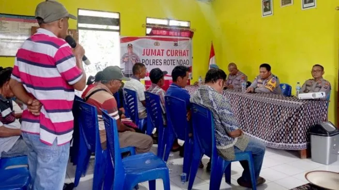 Gelar Jumat Curhat di Desa Oetutulu, Kapolres Serap Aspirasi hingga Pesan Kamtibmas