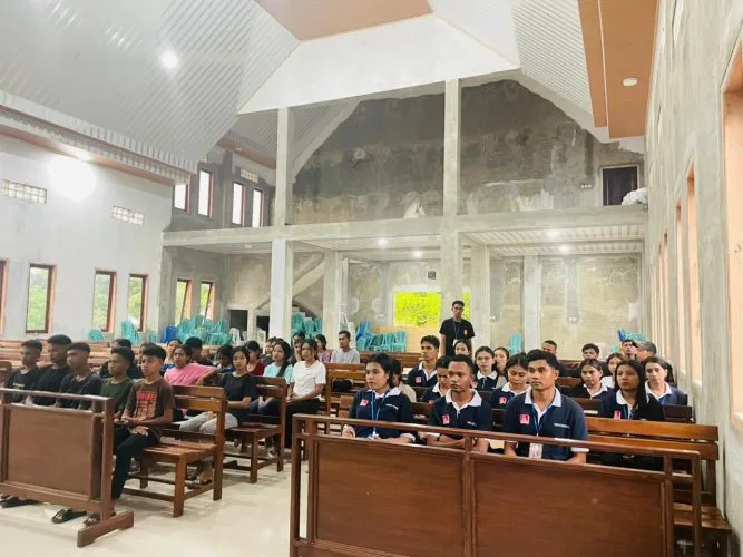 Kolaborasi Lintas Gereja, Mahasiswa KKN FKIP UCB Gelar Pelatihan Digital di Kolobolon