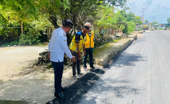 Bupati Paulus Henuk Tinjau Sejumlah Proyek Jalan, Tekankan Kualitas dan Sanksi Tegas bagi Kontraktor