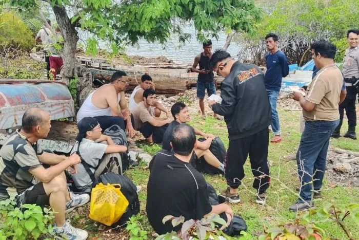 Polisi Buru 4 WNI Pelaku People Smuggling Usai Amankan 7 Korban di Rote Ndao