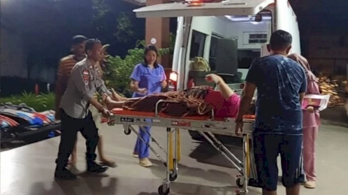 Aksi Tengah Malam Polsek Lobalain, Bantu Bidan Rujuk Pasien Persalinan