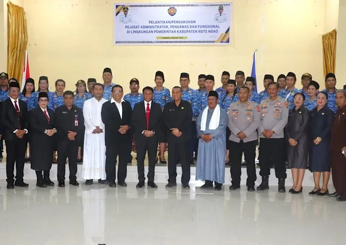 Bupati Rote Ndao Lantik Pejabat Baru: Bekerjalah untuk Tuhan, Bukan untuk Manusia