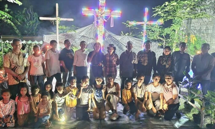 Kreativitas Jemaat Rayon Nusaklain Barat dalam Lomba Hias Salib Paskah Syalom Mokdale