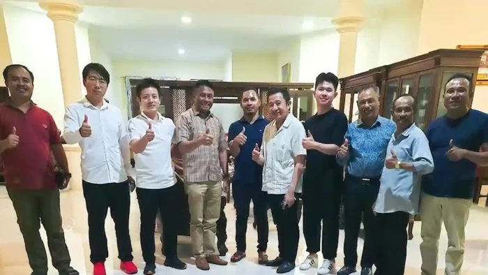 Bupati Paulus Henuk Terima Investor China untuk Pengembangan Panel Surya di Rote Ndao