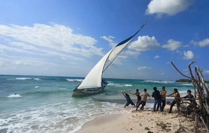 Kapal Yacht Australia “Balamara” Terdampar Tanpa Awak di Rote Timur