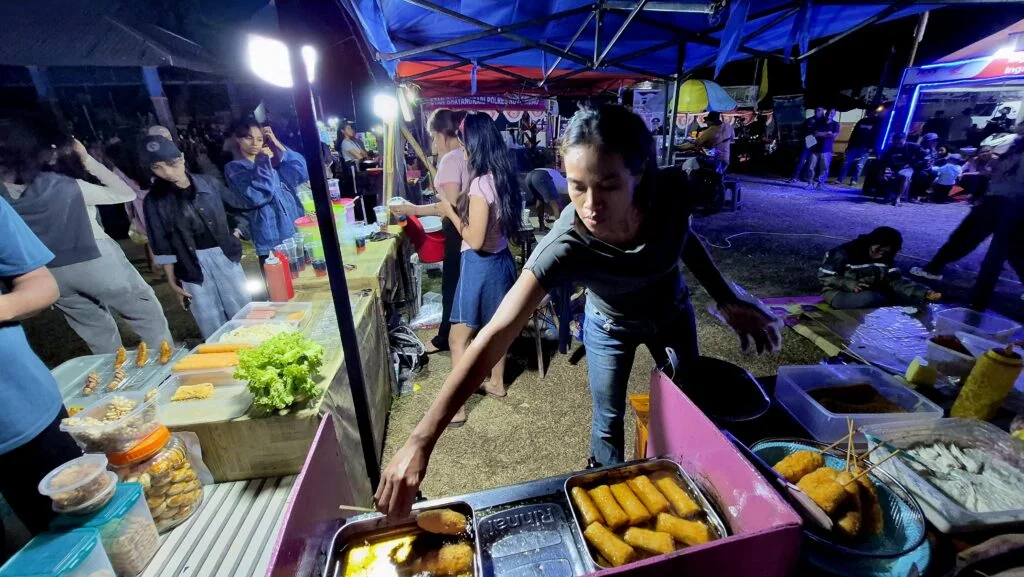 Cerita Pelaku UMKM di Expo Rote Ndao 2026, Raup Omzet Rp500 Ribu Semalam hingga Soroti Penataan Stan