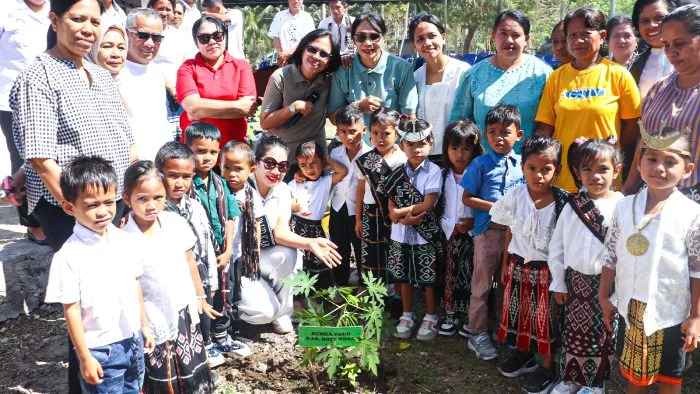 Edukasi Lingkungan Sejak Dini, Bunda PAUD Rote Ndao dan Dinas Pertanian Salurkan Bibit Sayuran ke Warga Daeloni