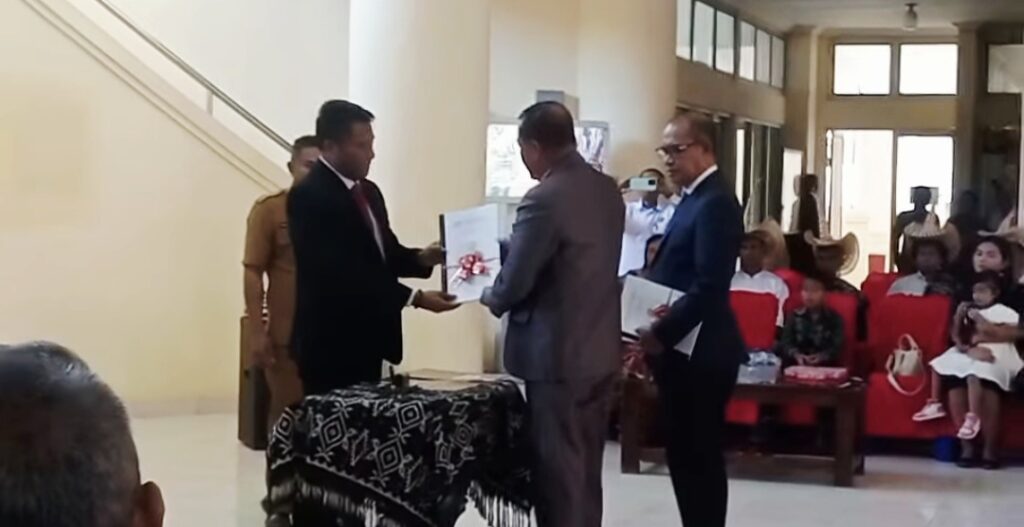 32 Tahun Mengabdi, Sekda Rote Ndao Jonas Selly Purna Tugas dan Disertijabkan ke Daniel Nalle